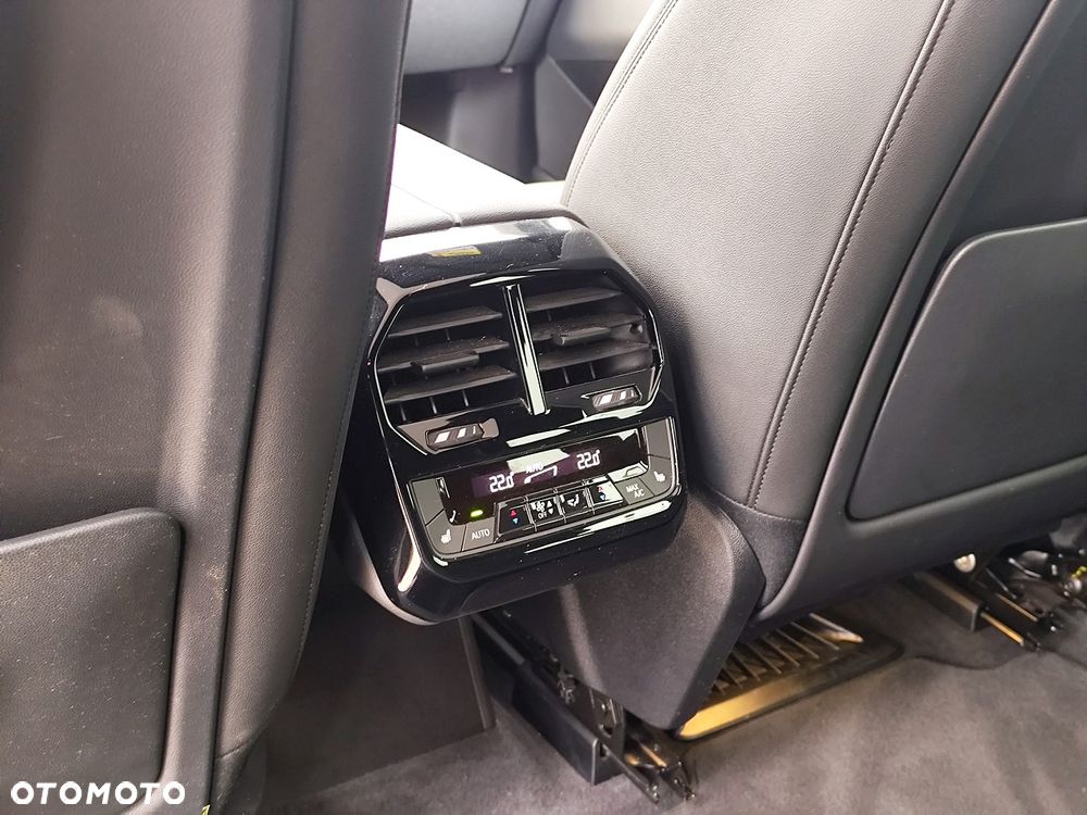 BMW iX xDrive40 76.6kWh Signature - 10