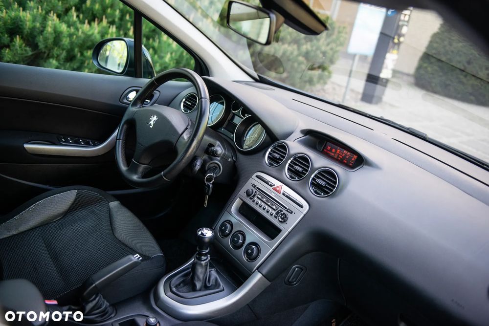 Peugeot 308 HDi FAP 135 Platinum - 25
