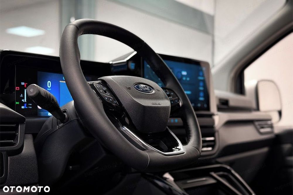 Ford Tourneo Custom - 10