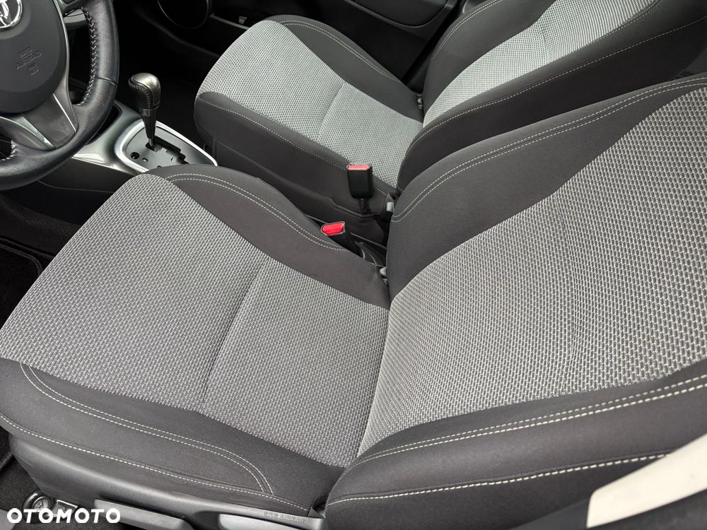 Toyota Yaris Hybrid 100 Dynamic - 19