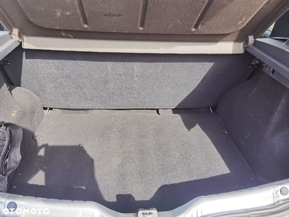 Renault Clio 1.2 16V 75 Expression - 11