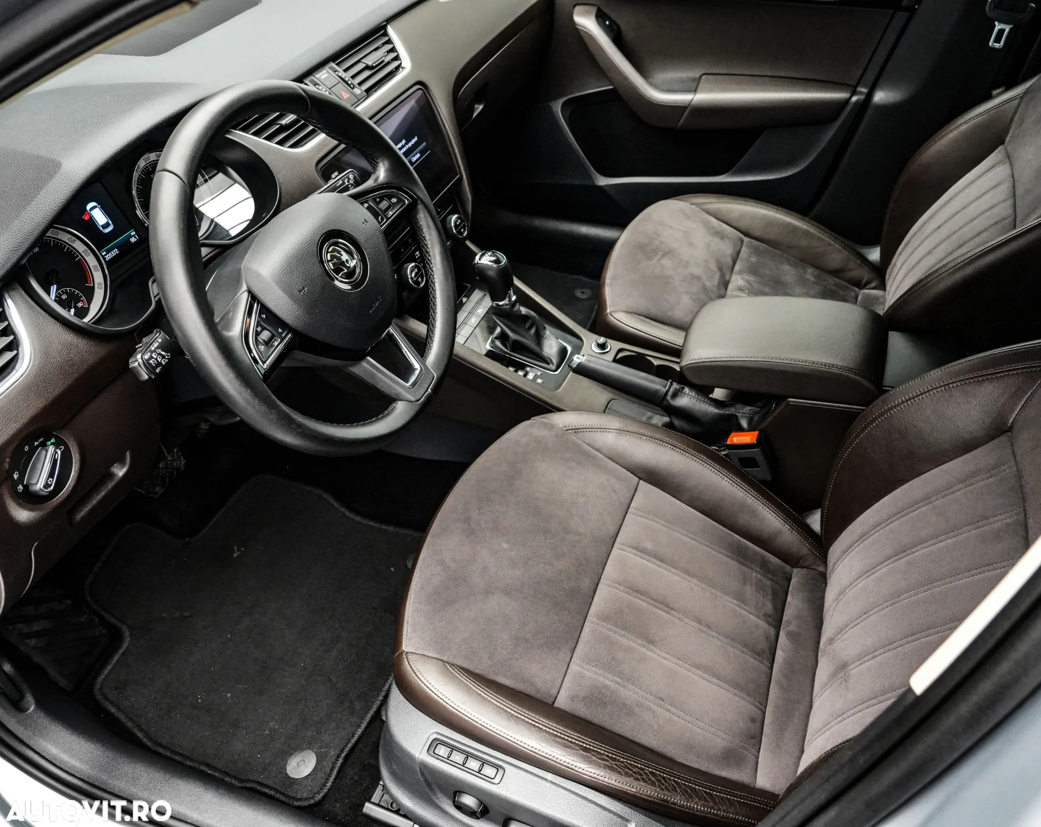 Skoda Octavia 2.0 TDI DSG Laurin&Klement - 12