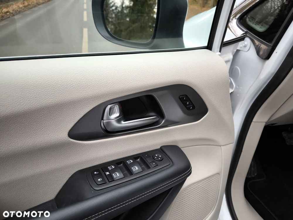 Chrysler Pacifica - 19