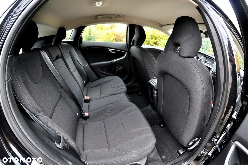 Volvo V40 D2 Drive-E Momentum - 10