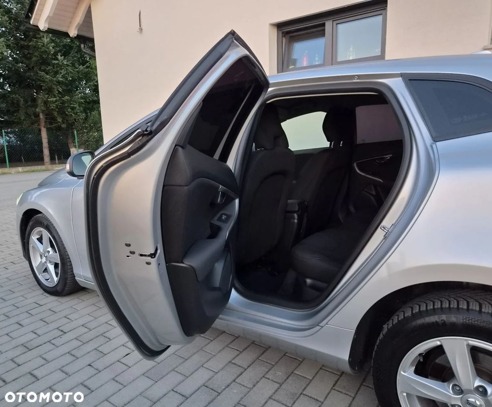 Volvo V40 D2 Kinetic - 33