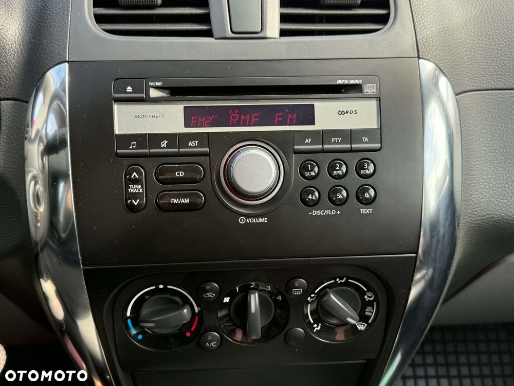Suzuki SX4 1.6 Comfort Plus - 15
