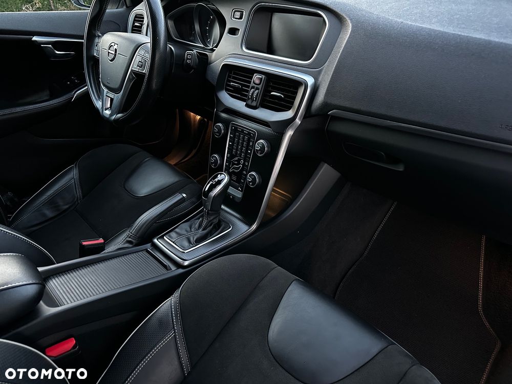 Volvo V40 D3 Geartronic RDesign - 18