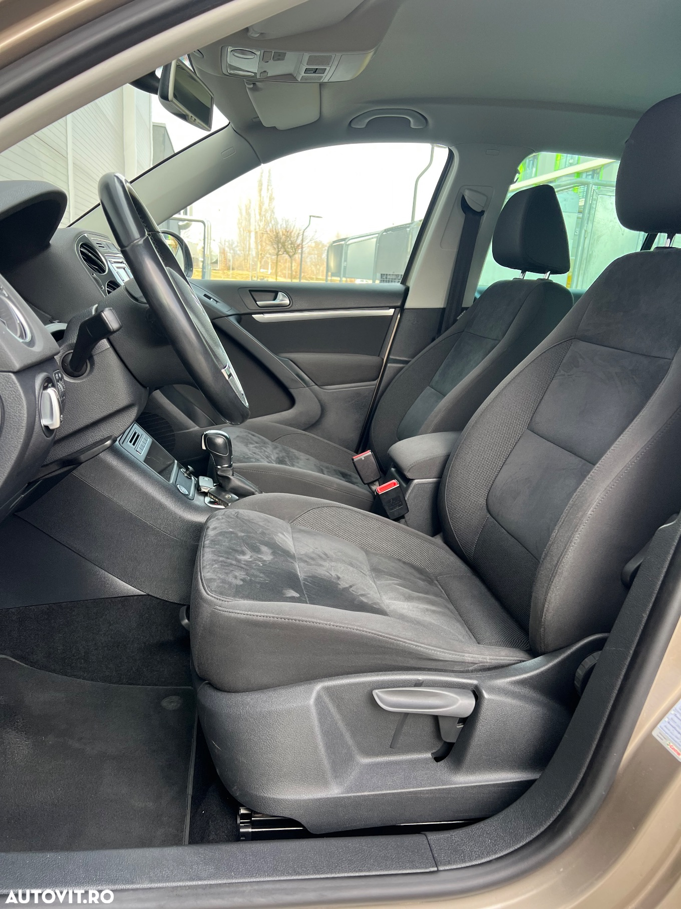 Volkswagen Tiguan 2.0 TDI 4Motion DSG Sport & Style - 11