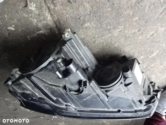 Prawa przednia lampa VW Jetta IV USA 5C7 941 006 - 6