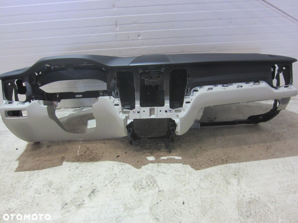 VOLVO XC60 II KONSOLA ROZDZIELCZA DESKA HEAD UP JASNA SZARA ORYGINAŁ - 5