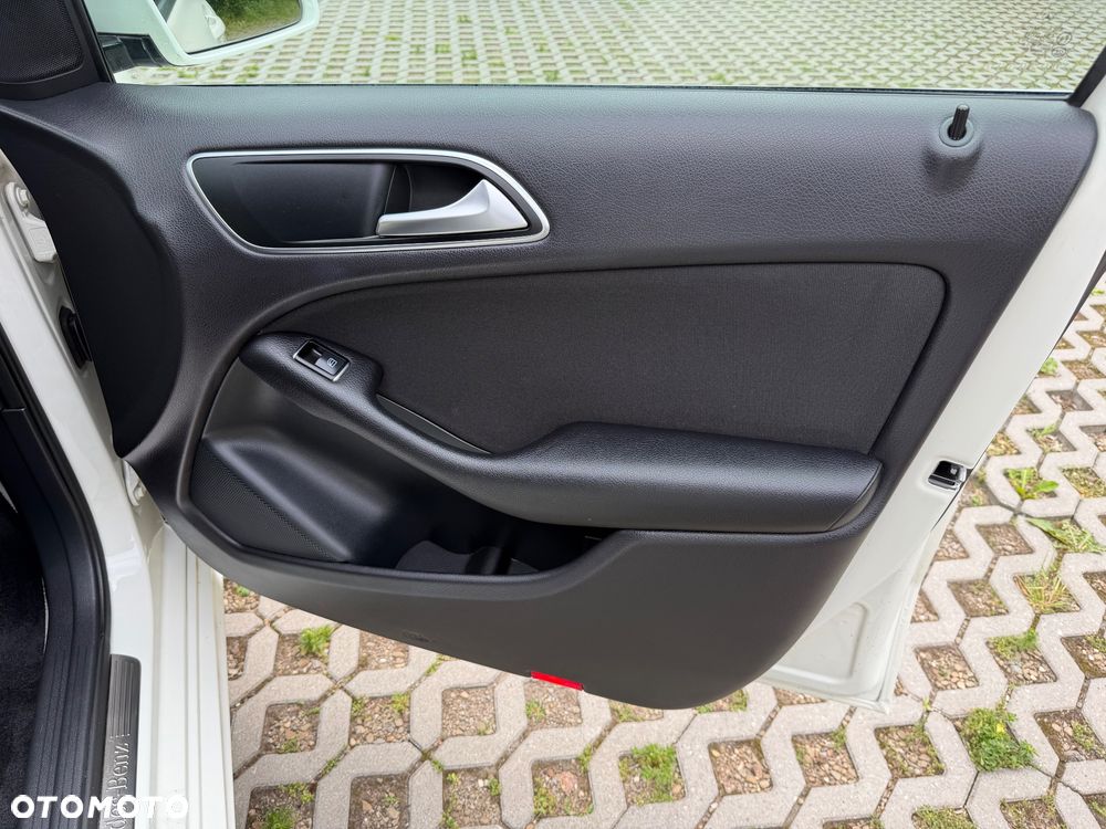Mercedes-Benz Klasa B 180 CDI (BlueEFFICIENCY) 7G-DCT - 21