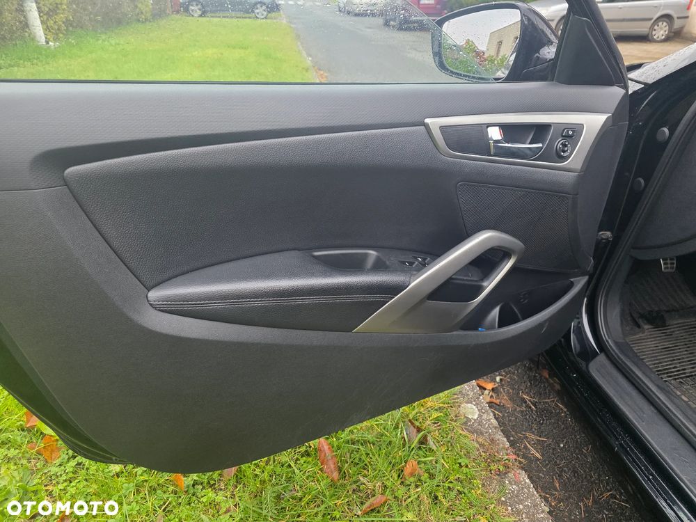 Hyundai Veloster 1.6 GDI Premium - 24