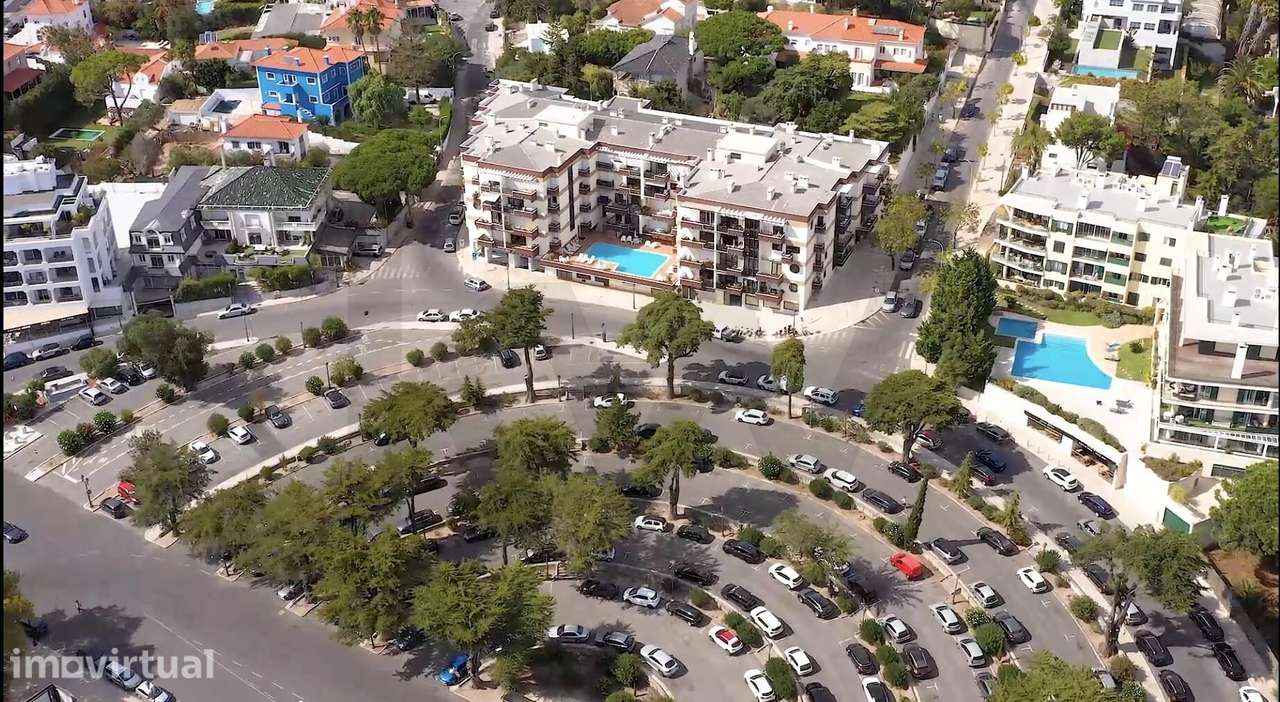 Apartamento T3 renovado com garagem e piscina no centro do Estoril - Grande imagem: 2/52