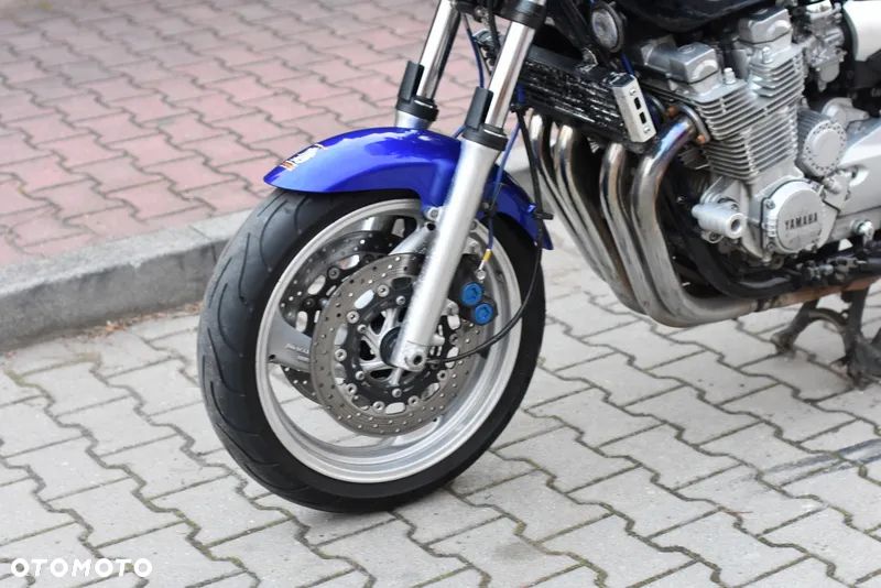 Yamaha XJR - 19