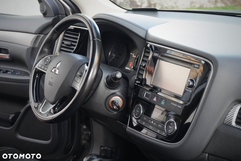 Mitsubishi Outlander - 8