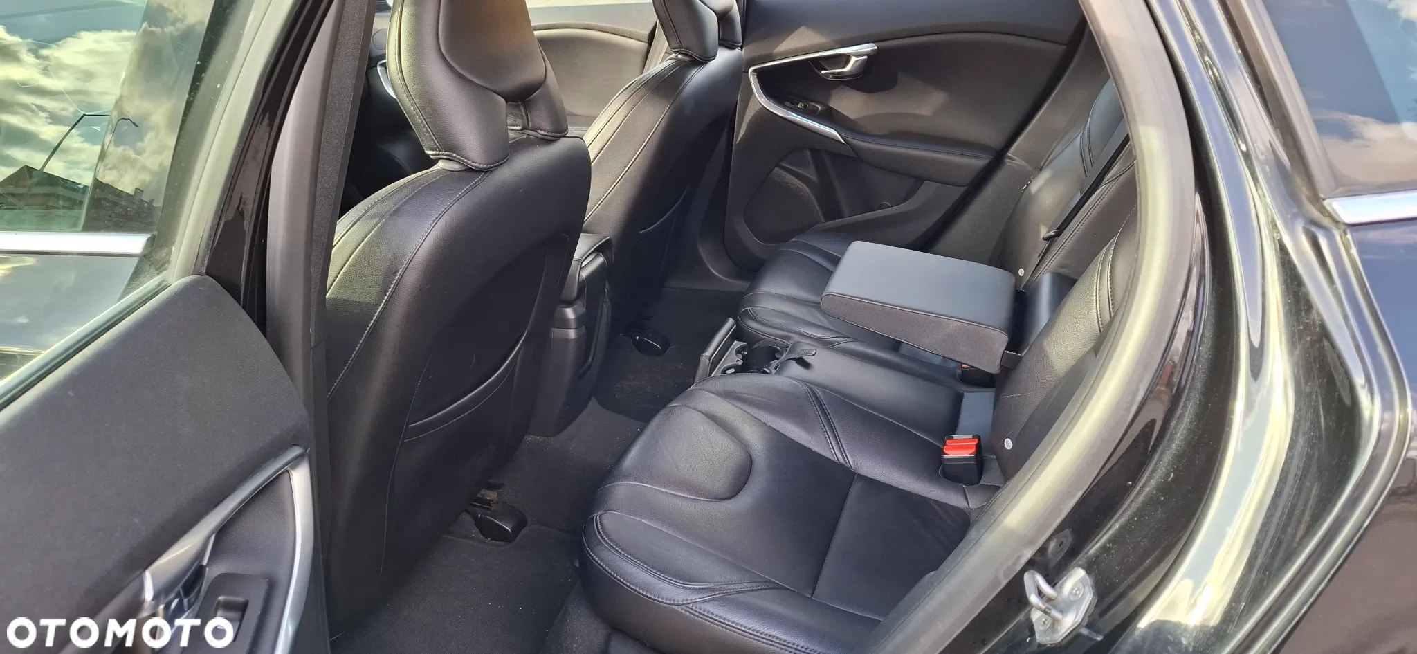 Volvo V40 D4 Drive-E R-Design Summum - 10
