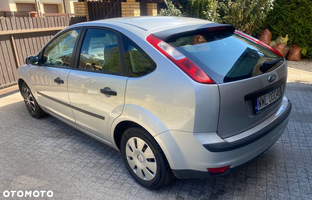 Ford Focus 1.6 Trend + - 4