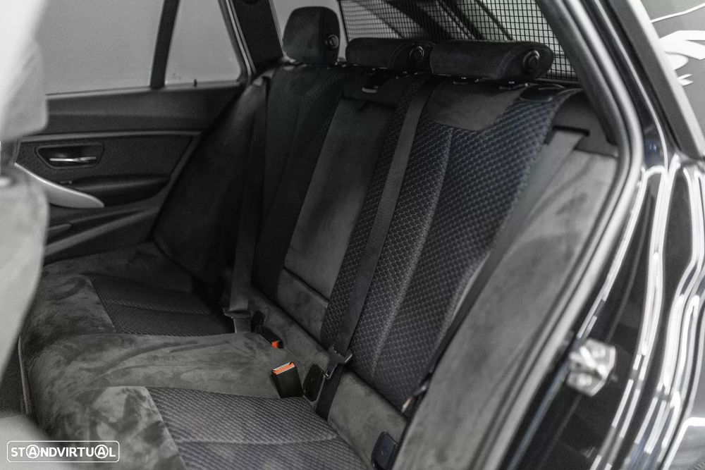 BMW 318 d Touring Aut. M Sport - 23