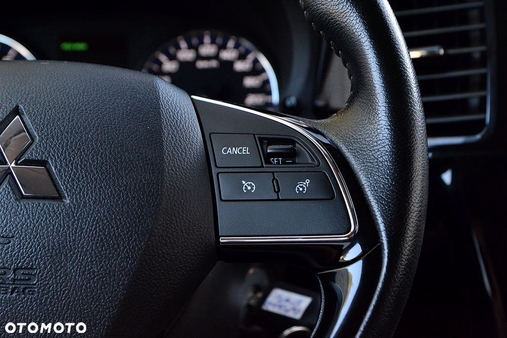 Mitsubishi Outlander 2.0 2WD Diamant - 22