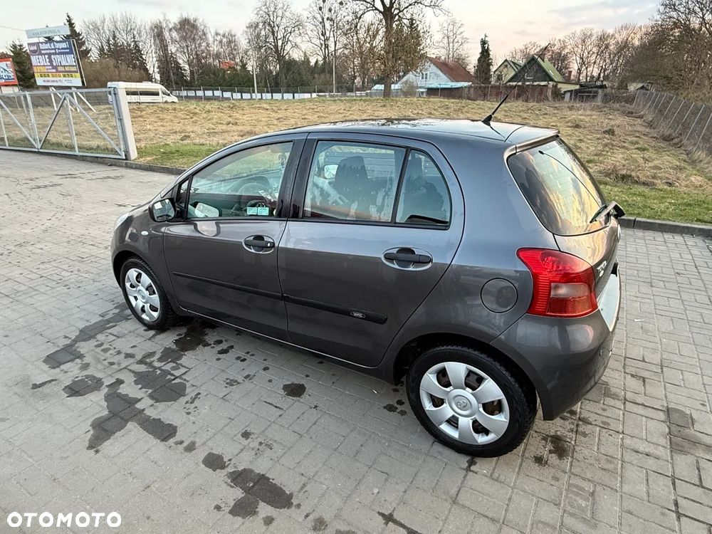 Toyota Yaris 1.3 Terra - 9