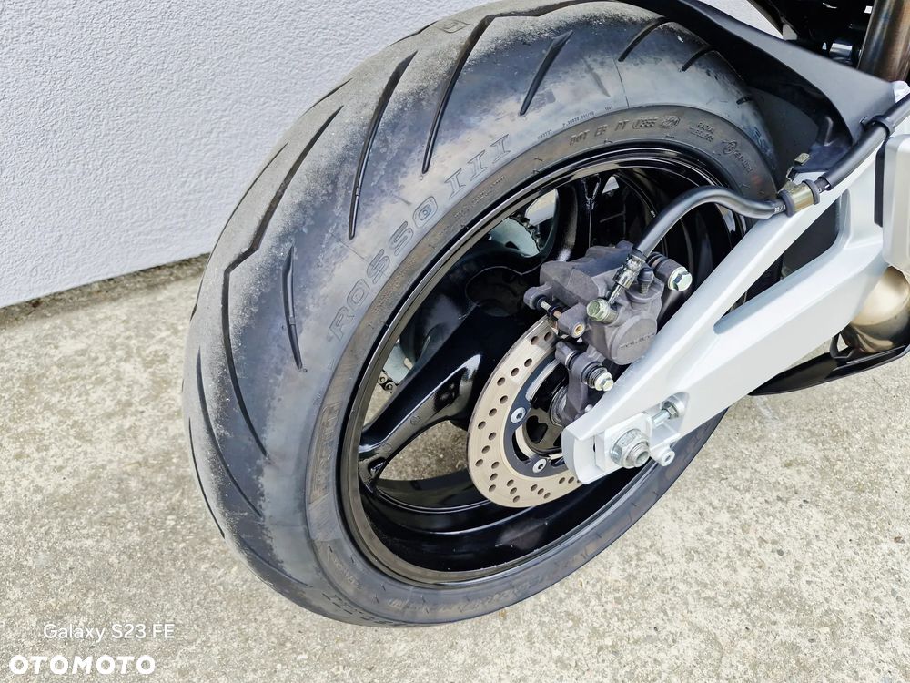 Suzuki GSR - 11