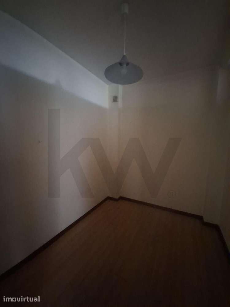 Apartamento T1+1 Coimbrões – Localização Estratégica junto ao Comboio - Grande imagem: 2/14