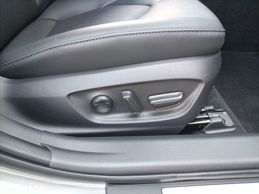Toyota Camry 2.5 Hybrid Executive CVT - 17