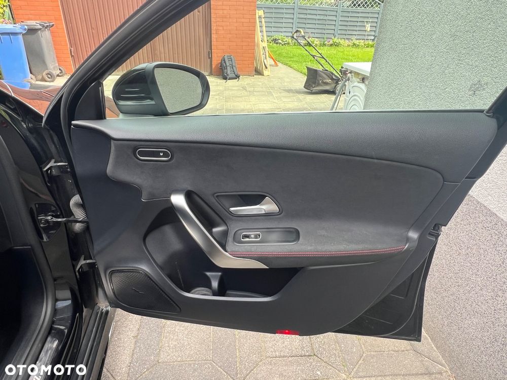 Mercedes-Benz Klasa A 180 d AMG Line 7G-DCT - 13