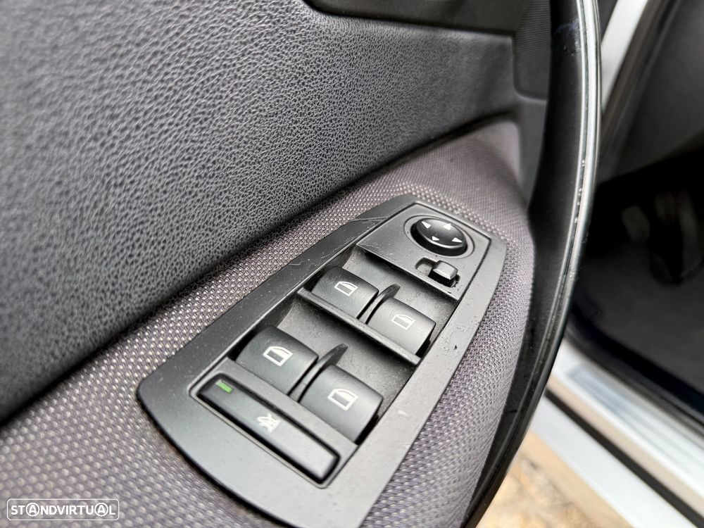 BMW X3 2.0 d — fotografia 38