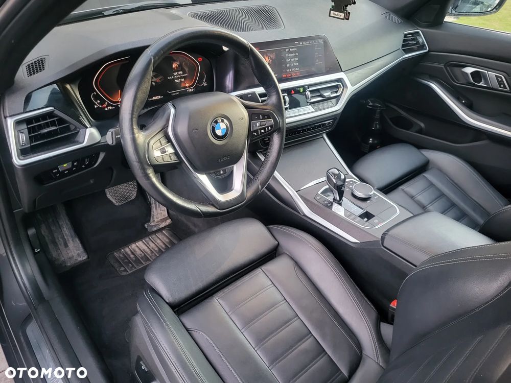 BMW Seria 3 330i xDrive Advantage - 11