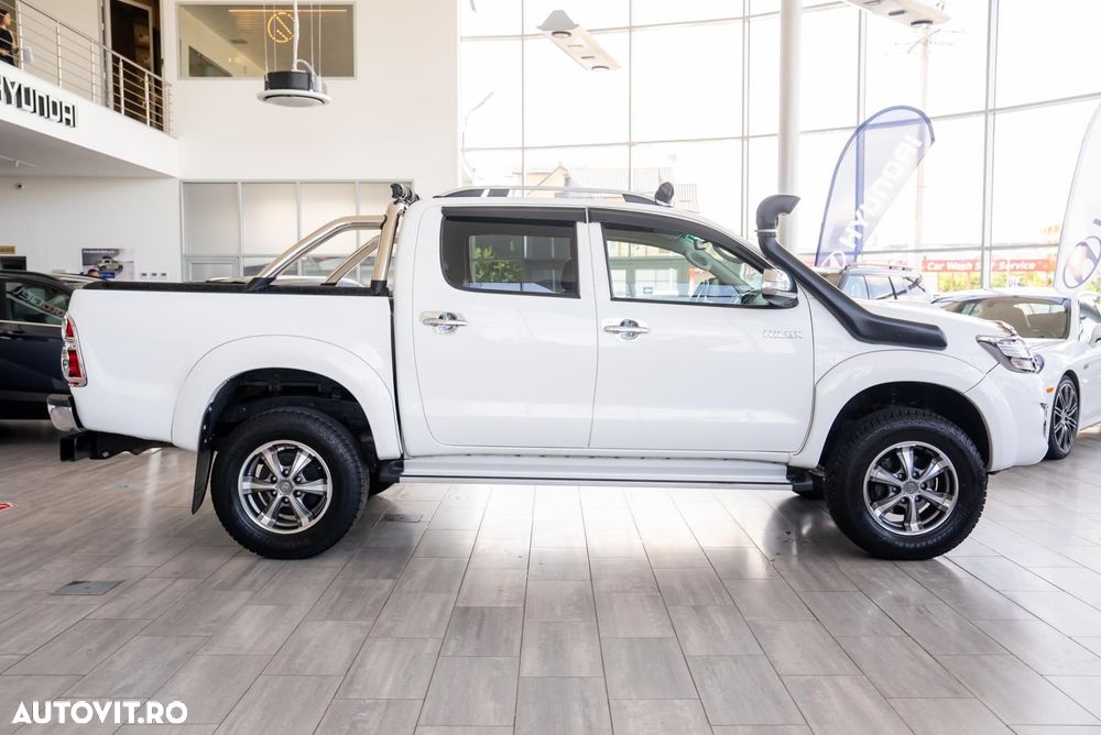 Toyota Hilux 4x4 Double Cab DPF Autm. Executive - 10