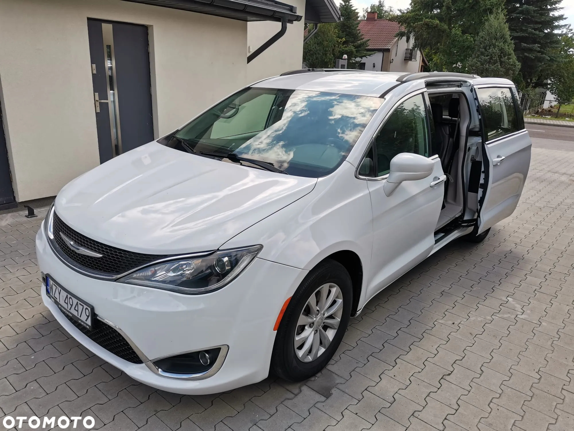 Chrysler Pacifica - 16