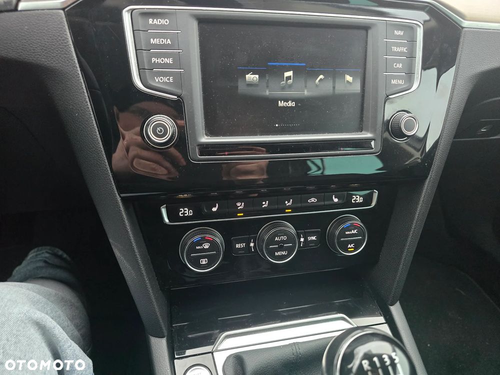 Volkswagen Passat - 18