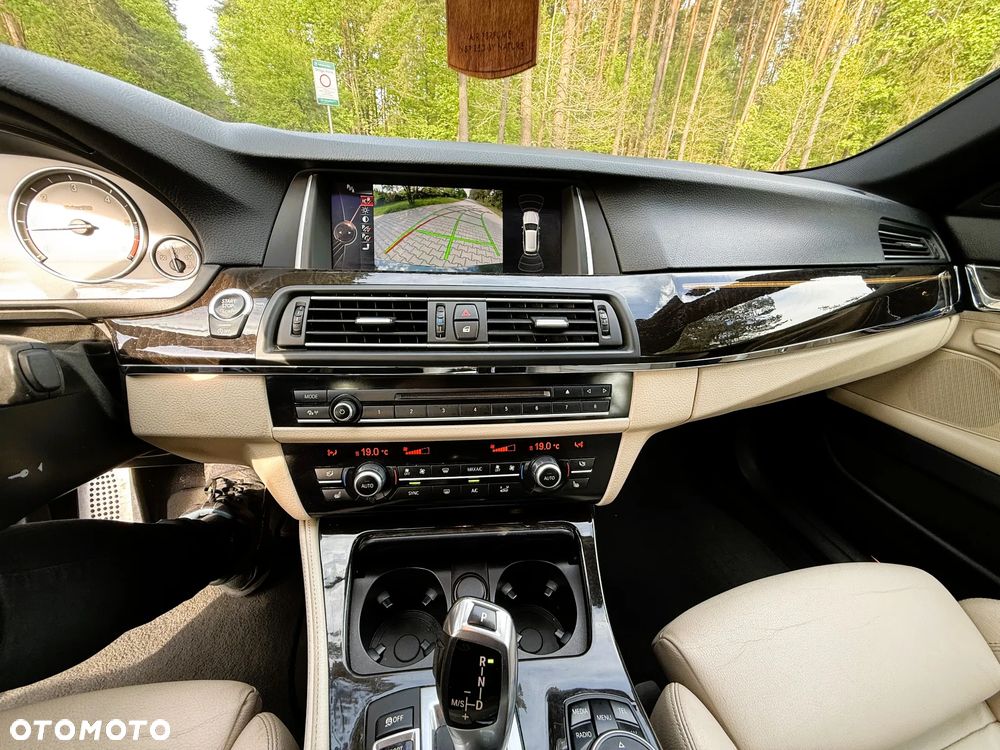 BMW Seria 5 525d Sport-Aut Luxury Line - 22