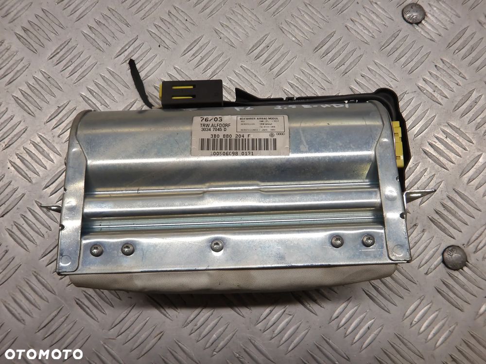 PASSAT B5 FL SEDAN 2.5 TDI 4MOTION PODUSZKA AIRBAG PASAŻERA 3B0880204F - 1