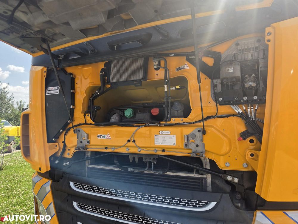 DAF XF 530 6x4, 2021, 370.795km, FULL OPTION, cutie AUTOMATA+RETARDER, Aer cond STATIONARE, FRIGIDER, proiectoare, girofar, kit basculare, 2 x 600l, Masa totala 78t, rulat doar in GERMANIA, STARE FOARTE BUNA, posibil leasing 4 ani-PROMOTIE 52.900 EUR+Tva - 39