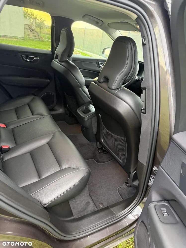 Volvo XC 60 B4 B Plus Dark - 11