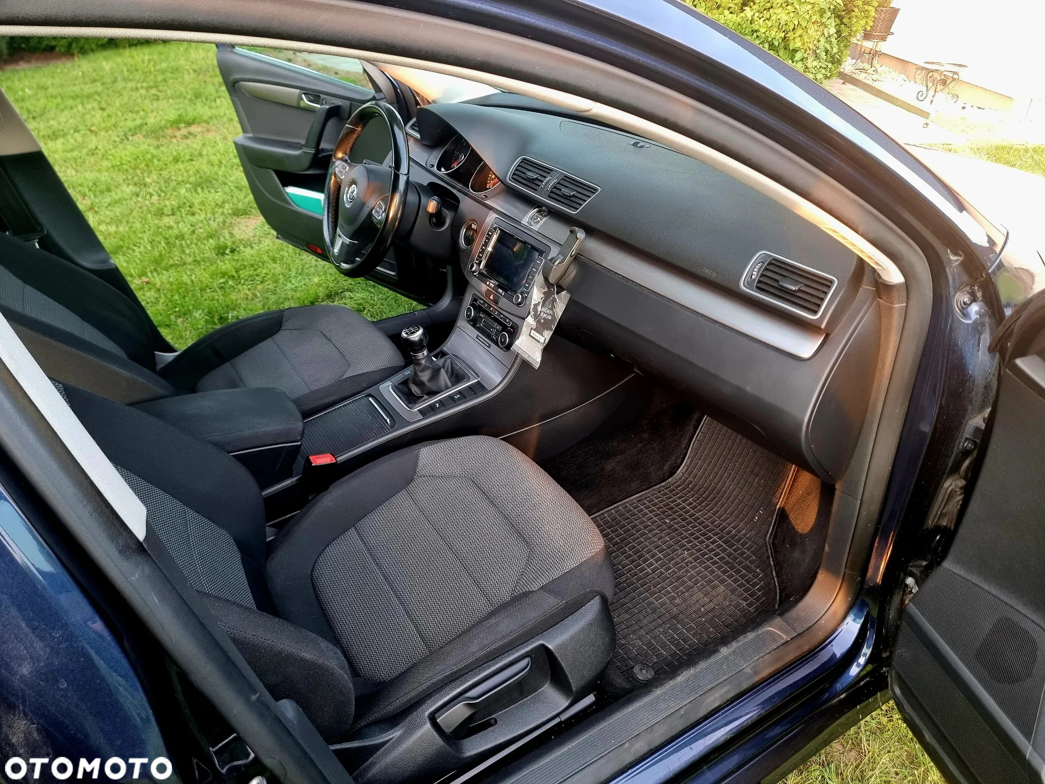 Volkswagen Passat 1.6 TDI DPF BlueMot Highline - 15