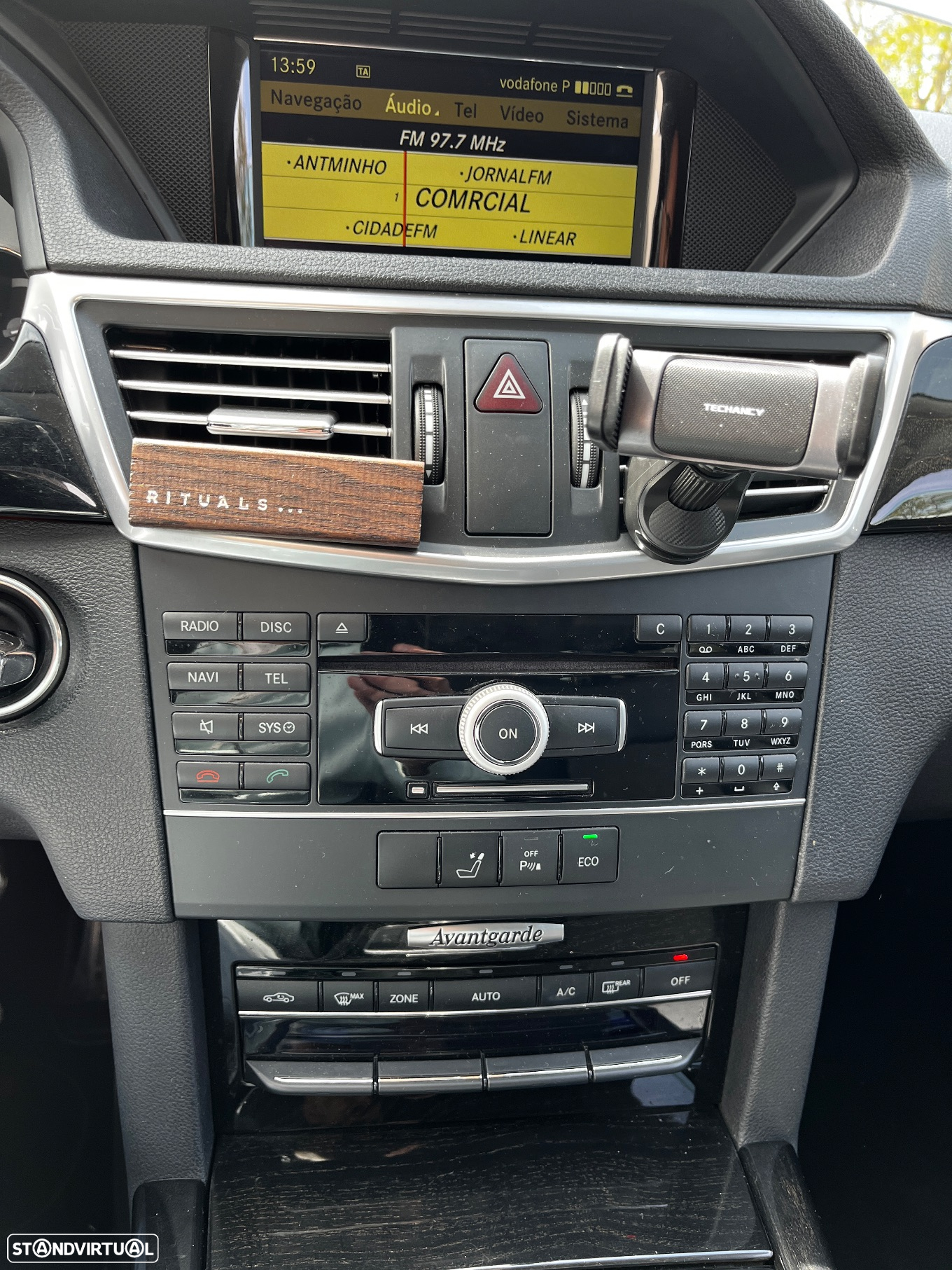 Mercedes-Benz E 250 CDi Avantgarde BlueEfficiency Auto. - 23