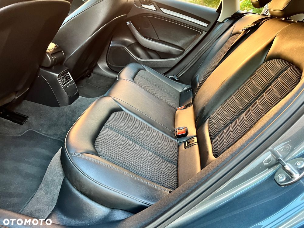 Audi A3 Sportback 1.6 TDI DPF S tronic Ambiente - 13