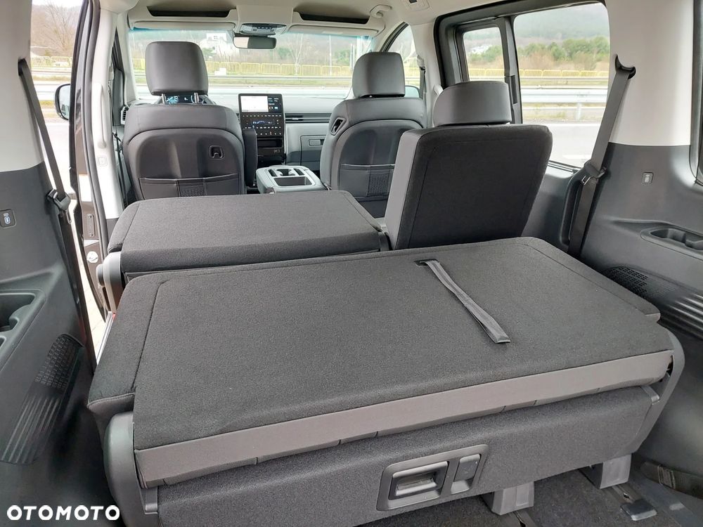 Hyundai Staria 1.6 T-GDI HEV Smart VIP - 38