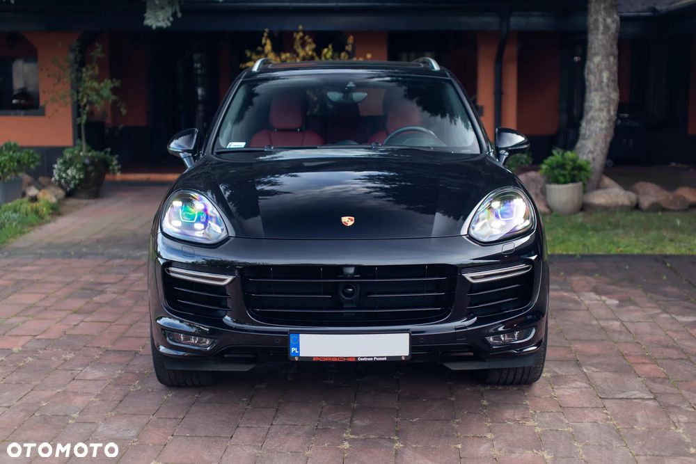 Porsche Cayenne Turbo S - 1