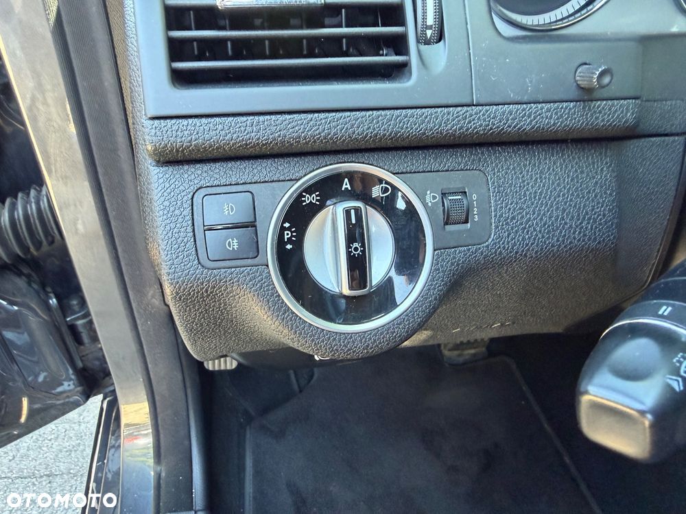 Mercedes-Benz Klasa C 250 CGI Automatik BlueEFFICIENCY Avantgarde - 21