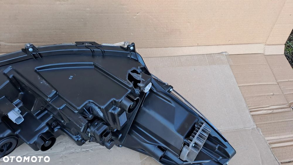 TOYOTA COROLLA CROSS FULL LED LEWA LAMPA PRZÓD EUROPA HASCO 16-184 UŻYWANA - 8