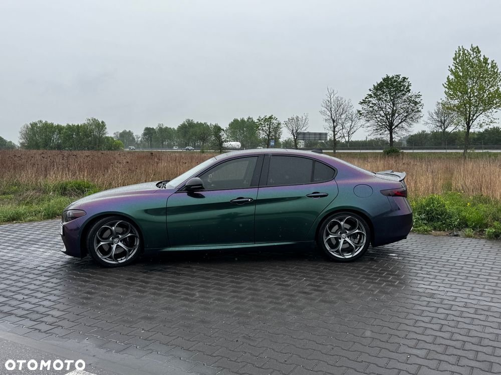Alfa Romeo Giulia 2.0 Turbo 16V AT8-Q4 Intensa - 4