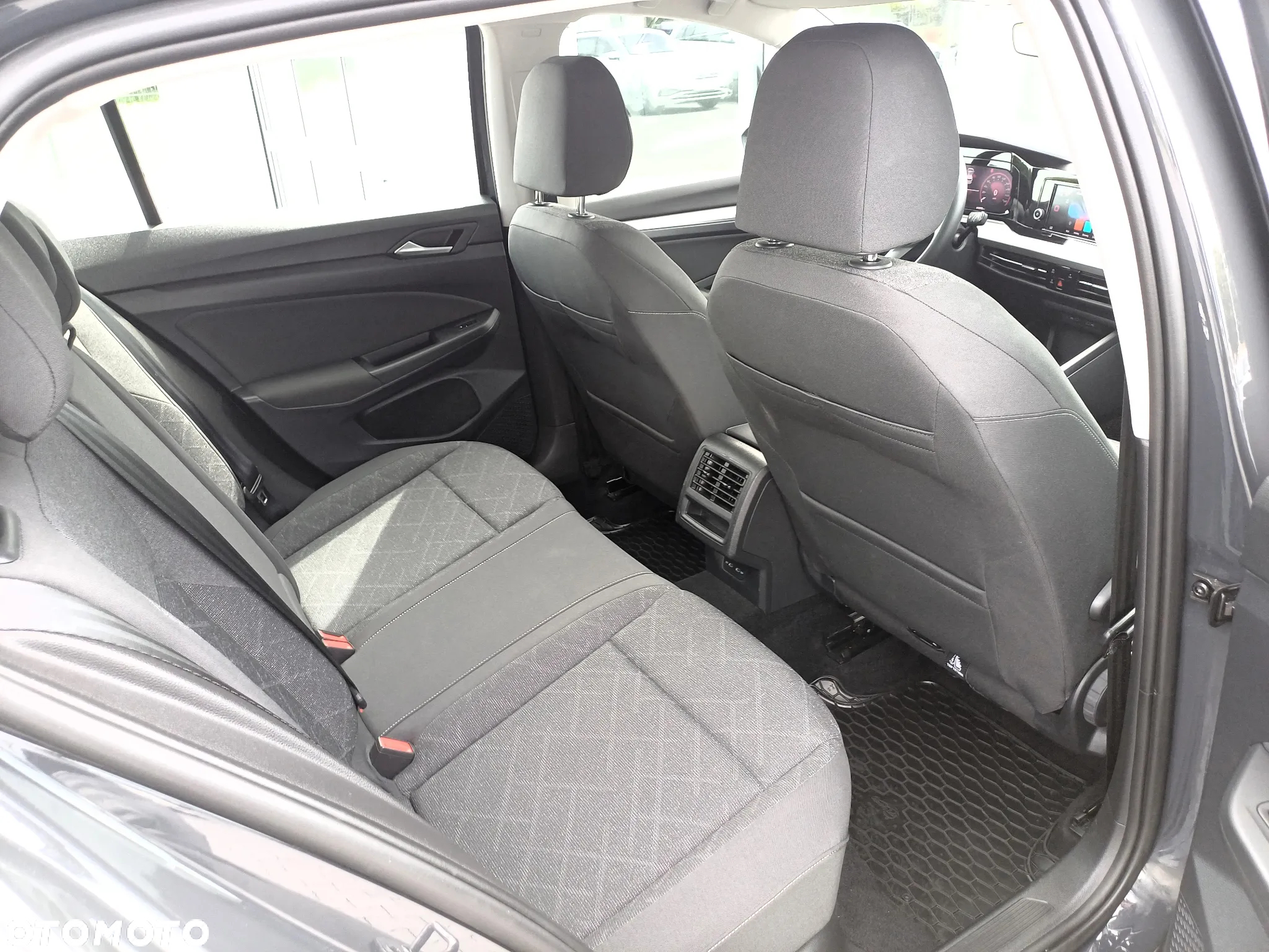 Volkswagen Golf - 10