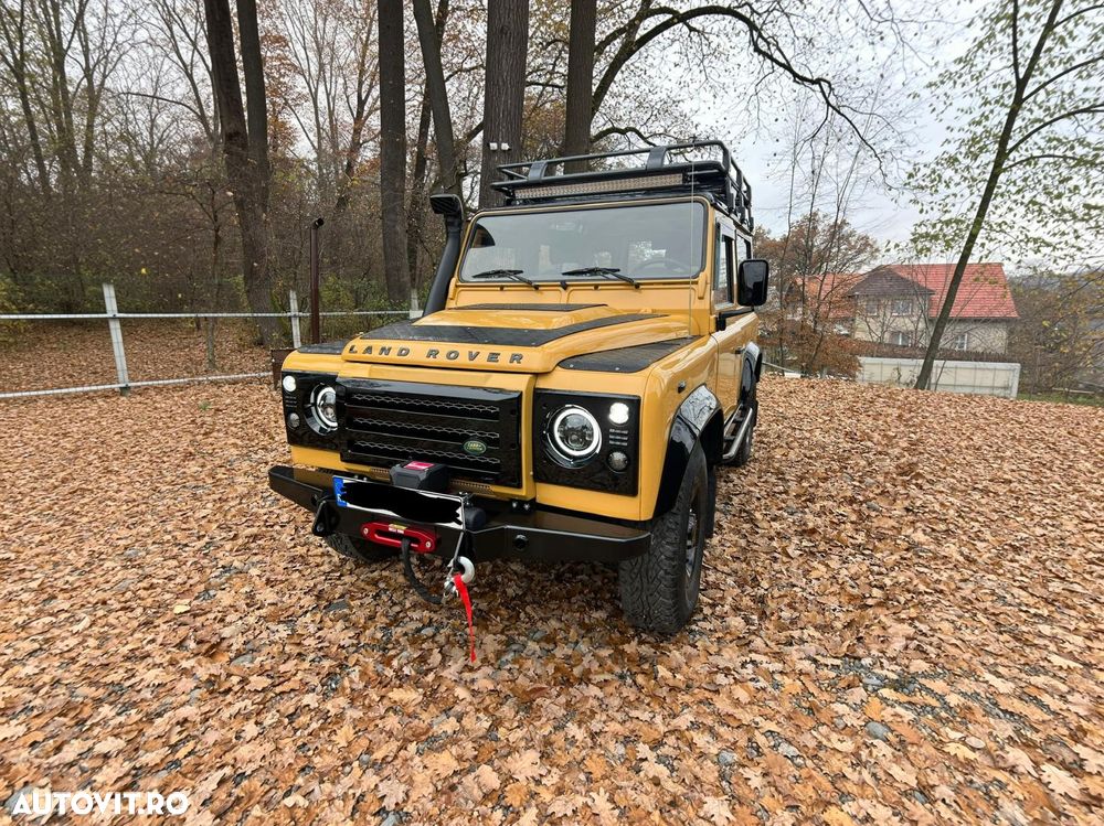Land Rover Defender - 1