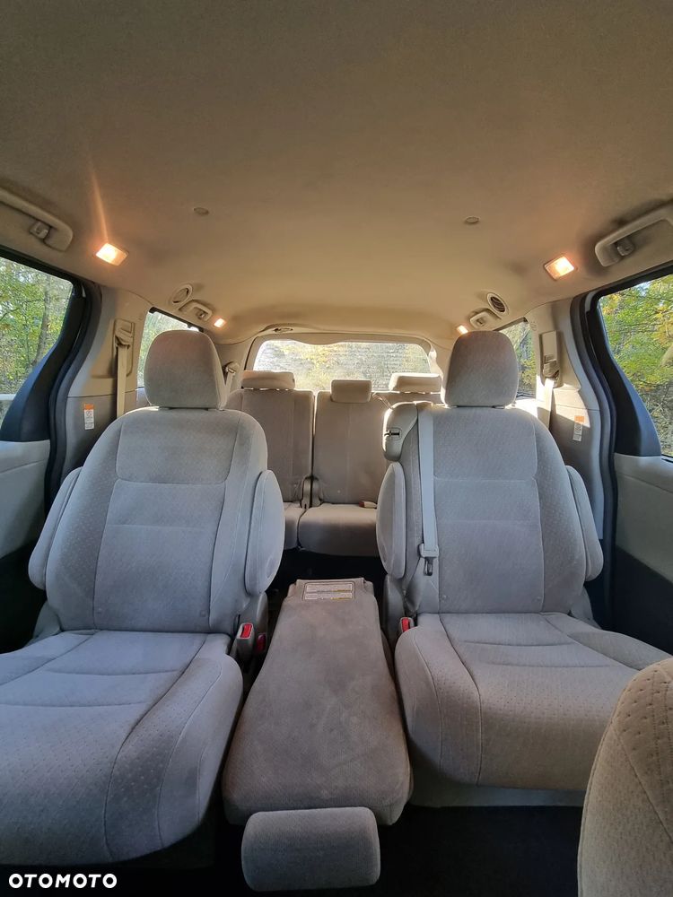 Toyota Sienna 3.5 V6 - 37