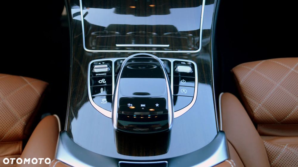 Mercedes-Benz Klasa C AMG 43 4Matic T 9G-TRONIC - 23