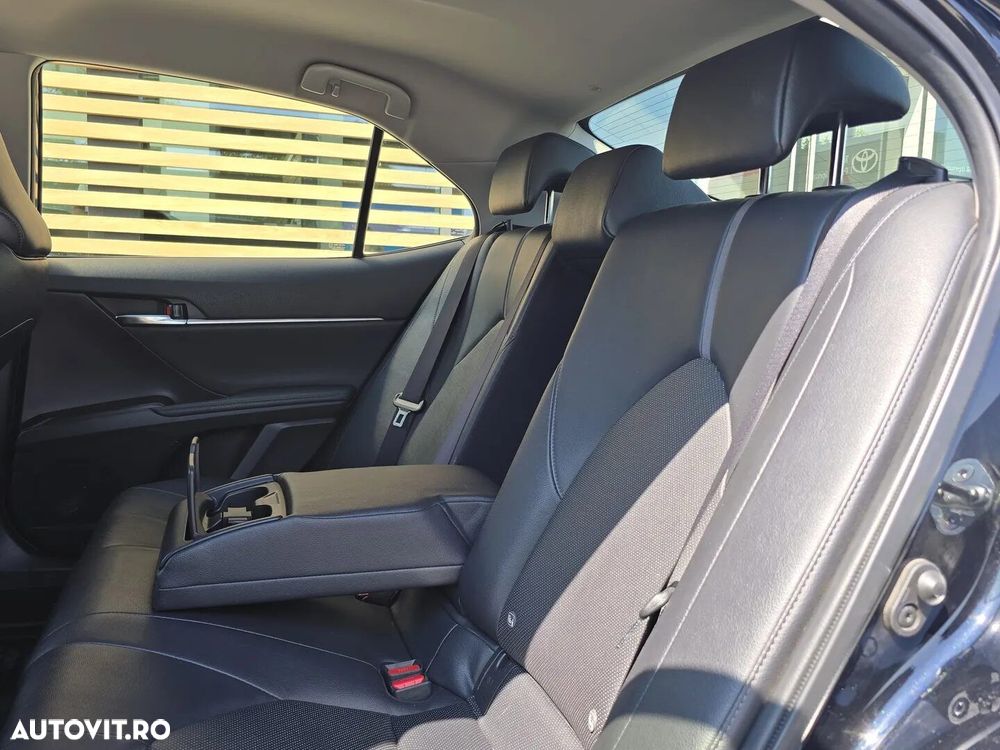 Toyota Camry - 19